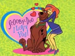 aici e cu scooby poze cu daphne